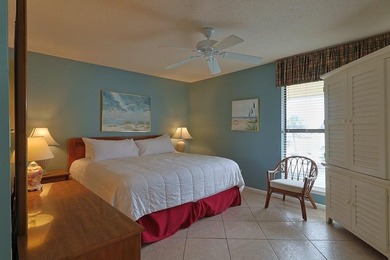 Fantastic location just steps from the beach, hot tubs and - photo 15