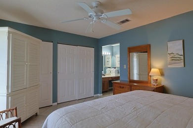 Fantastic location just steps from the beach, hot tubs and - photo 17