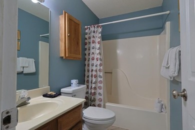 Fantastic location just steps from the beach, hot tubs and - photo 19