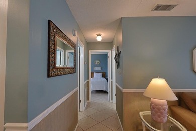 Fantastic location just steps from the beach, hot tubs and - photo 20