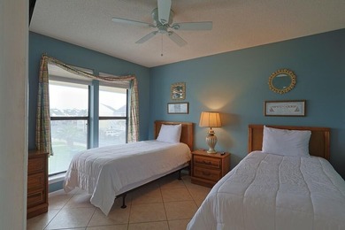 Fantastic location just steps from the beach, hot tubs and - photo 21