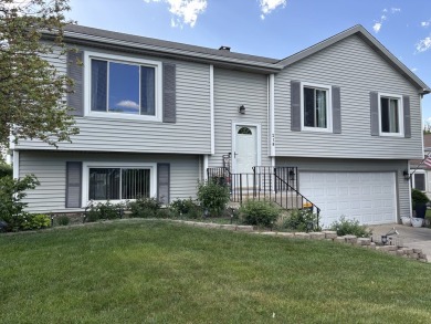 Lake Home For Sale in Streamwood, Illinois