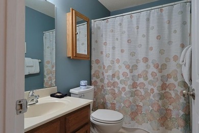 Fantastic location just steps from the beach, hot tubs and - photo 23