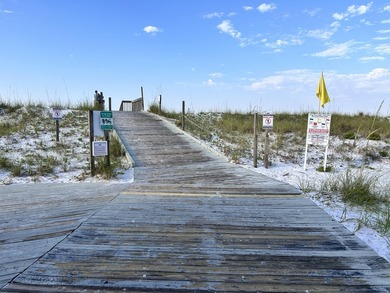 Fantastic location just steps from the beach, hot tubs and - photo 29
