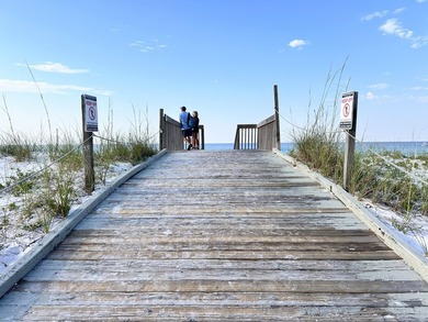Fantastic location just steps from the beach, hot tubs and - photo 30