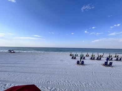 Fantastic location just steps from the beach, hot tubs and - photo 31