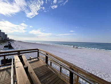 Fantastic location just steps from the beach, hot tubs and - photo 32