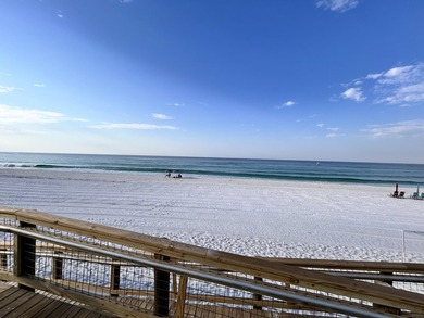 Fantastic location just steps from the beach, hot tubs and - photo 33