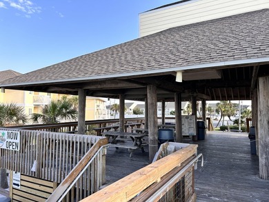 Fantastic location just steps from the beach, hot tubs and - photo 37