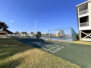 Fantastic location just steps from the beach, hot tubs and - photo 45