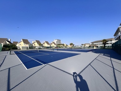 Fantastic location just steps from the beach, hot tubs and - photo 46