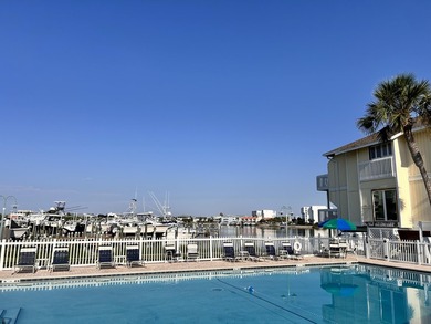 Fantastic location just steps from the beach, hot tubs and - photo 55