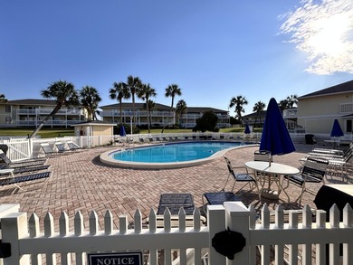 Fantastic location just steps from the beach, hot tubs and - photo 57