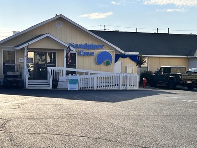 Fantastic location just steps from the beach, hot tubs and - photo 58