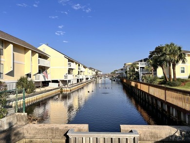 Fantastic location just steps from the beach, hot tubs and - photo 59