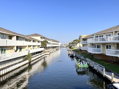 Fantastic location just steps from the beach, hot tubs and - photo 60