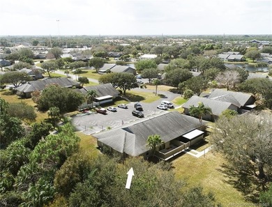 (private lake, pond, coastal) Townhome/Townhouse Sale Pending in Jensen Beach Florida