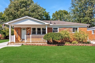 Lake Home Sale Pending in Saint Clair Shores, Michigan