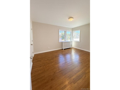Welcome to this beautiful completely renovated 3-bedroom home - photo 11