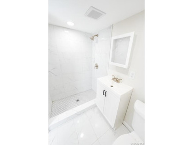 Welcome to this beautiful completely renovated 3-bedroom home - photo 13