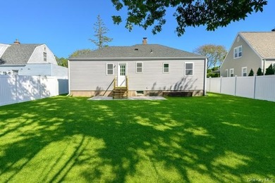 Welcome to this beautiful completely renovated 3-bedroom home - photo 16