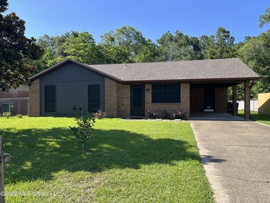 GREAT VALUE!!! Well-maintained brick home offering 3 bedrooms - photo 1