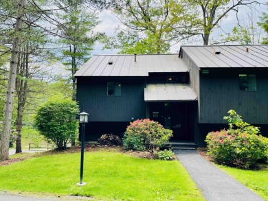 Lake Townhome/Townhouse Off Market in Hartford, Vermont