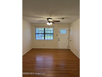 GREAT VALUE!!! Well-maintained brick home offering 3 bedrooms - photo 2