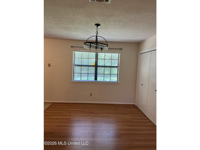 GREAT VALUE!!! Well-maintained brick home offering 3 bedrooms - photo 3