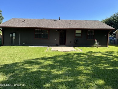 GREAT VALUE!!! Well-maintained brick home offering 3 bedrooms - photo 10