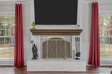 WELCOME to Ft Bragg!! This home is 10 Minutes from the Canopy Rd