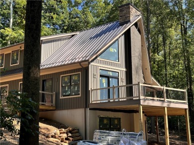 Custom builder, Walnut Valley Log Homes, took one of its most - Lake Home For Sale in Millersburg, Ohio