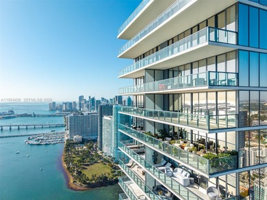 Located on the 55th floor of Elysee, this flow-through residence