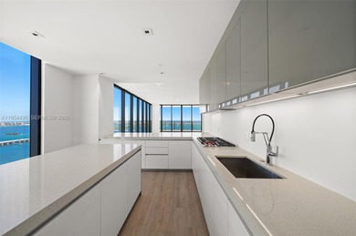 Located on the 55th floor of Elysee, this flow-through residence