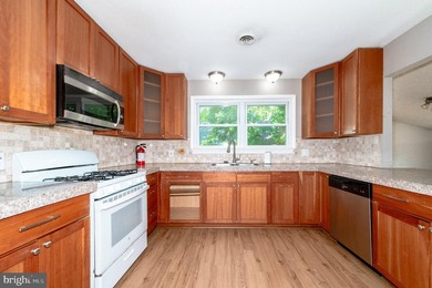 Welcome to lakefront living in Collings Lakes! This 3-bedroom - photo 17