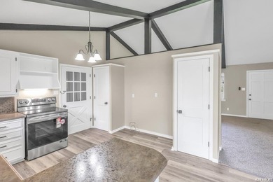 Welcome to 203 Halteria Point, recently remodeled, beautifully - photo 7