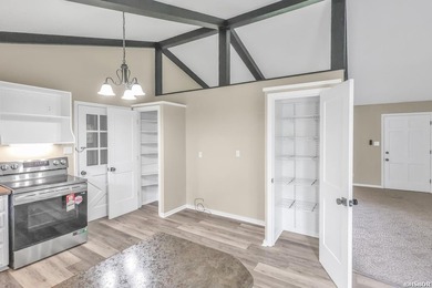 Welcome to 203 Halteria Point, recently remodeled, beautifully - photo 9