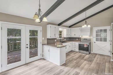 Welcome to 203 Halteria Point, recently remodeled, beautifully - photo 10