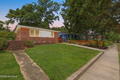 Solid low maintenance brick construction, hardwood floors - photo 2