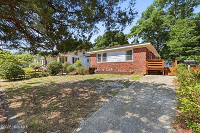 Solid low maintenance brick construction, hardwood floors - photo 3