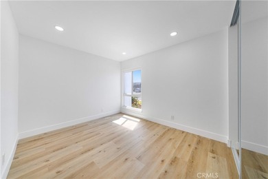 Welcome to this exquisitely renovated single-story home - photo 25
