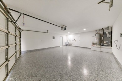 Welcome to this exquisitely renovated single-story home - photo 32