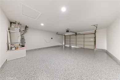 Welcome to this exquisitely renovated single-story home - photo 33