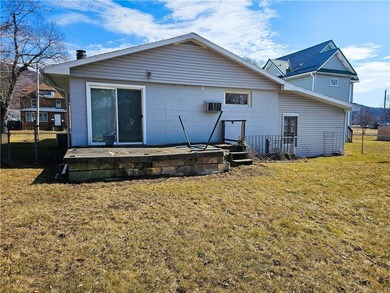 Welcome to this spacious 3-bedroom home with attached garage - photo 42
