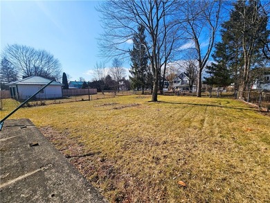 Welcome to this spacious 3-bedroom home with attached garage - photo 44