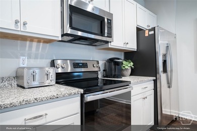 Discover the thoughtfully designed Gwinnett II floor plan - photo 9