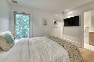 Located on a serene cul-de-sac just moments from Sag Harbor - photo 16