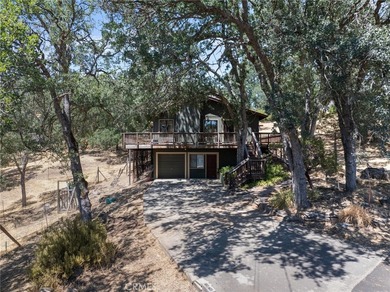 Welcome to your dream home! This stunning custom-built 3 bedroom - photo 2
