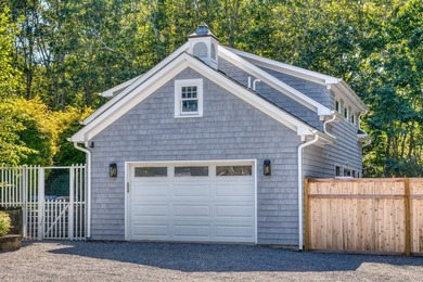 Located on a serene cul-de-sac just moments from Sag Harbor - photo 32