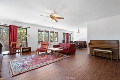 Welcome to your dream home! This stunning custom-built 3 bedroom - photo 4